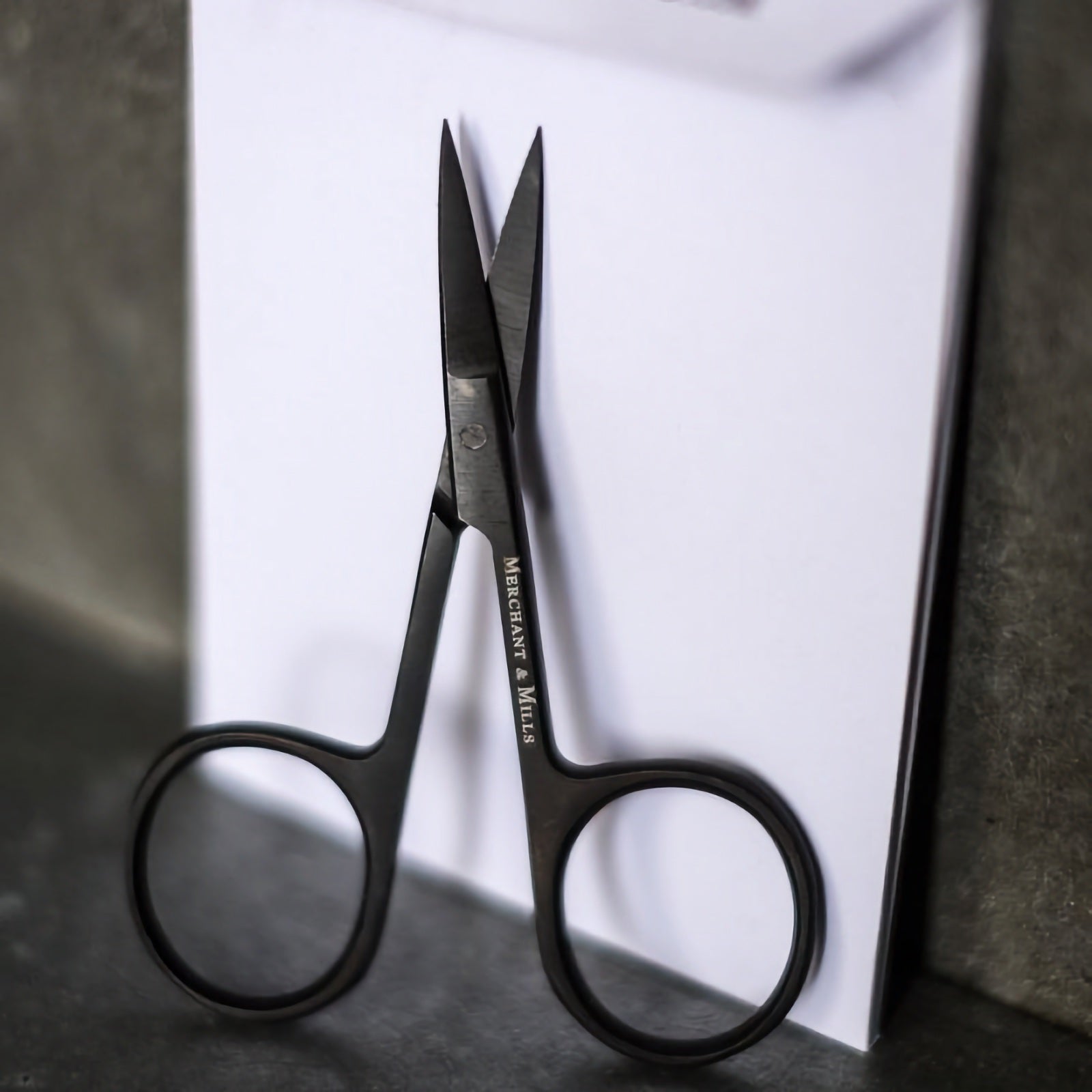 Wide Bow Scissors